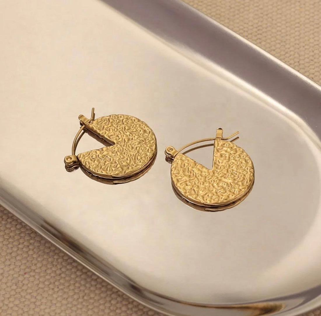 V Round Earring